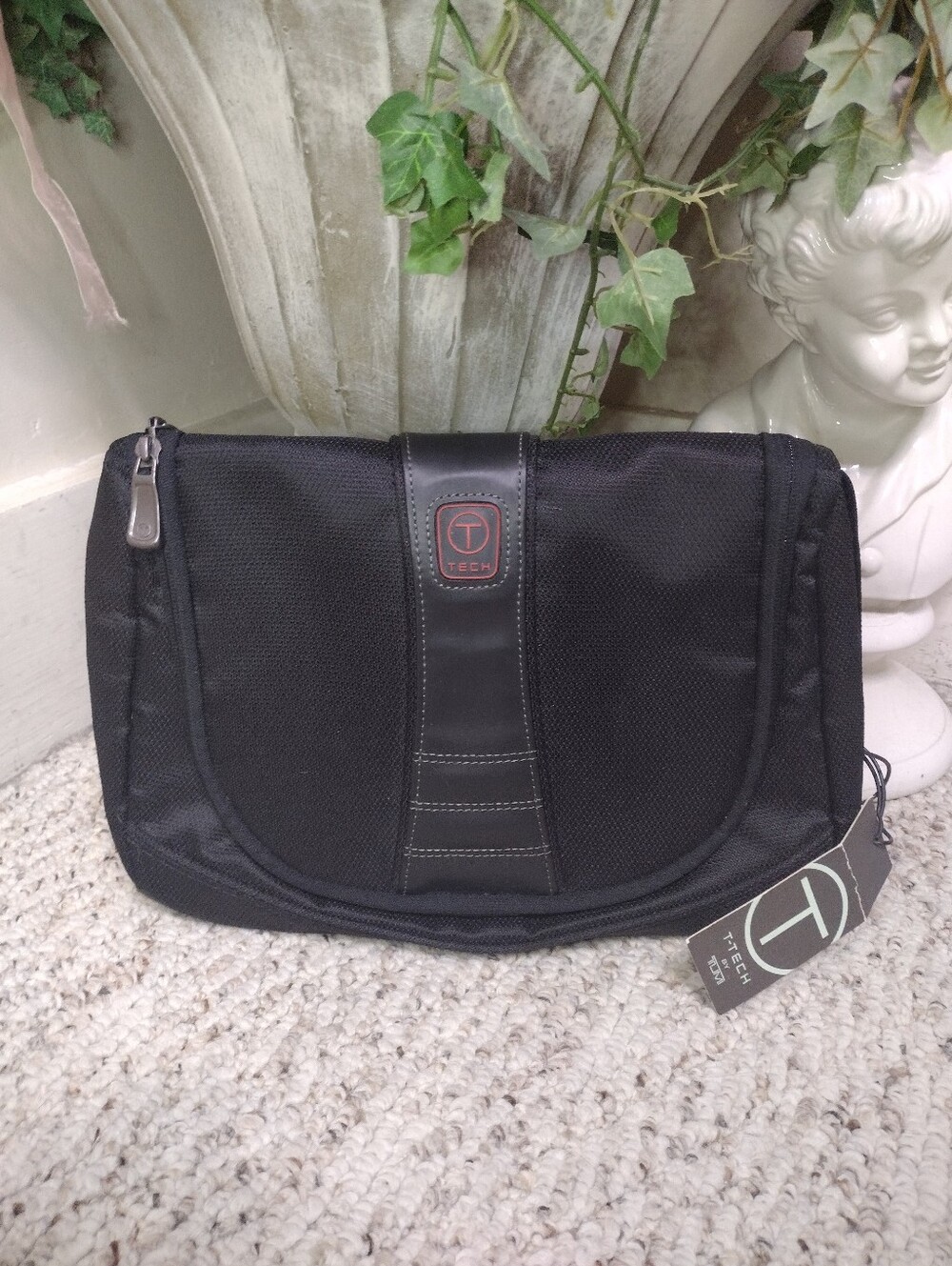 T-Tech By Tumi Men's Black Mercer Travel Kit - Picture 10 of 10